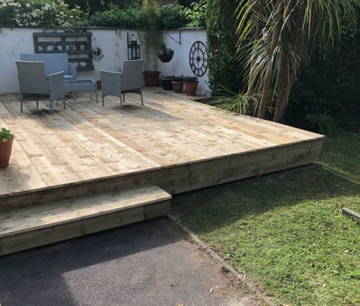 Bespoke decking builds in the summer of 2022